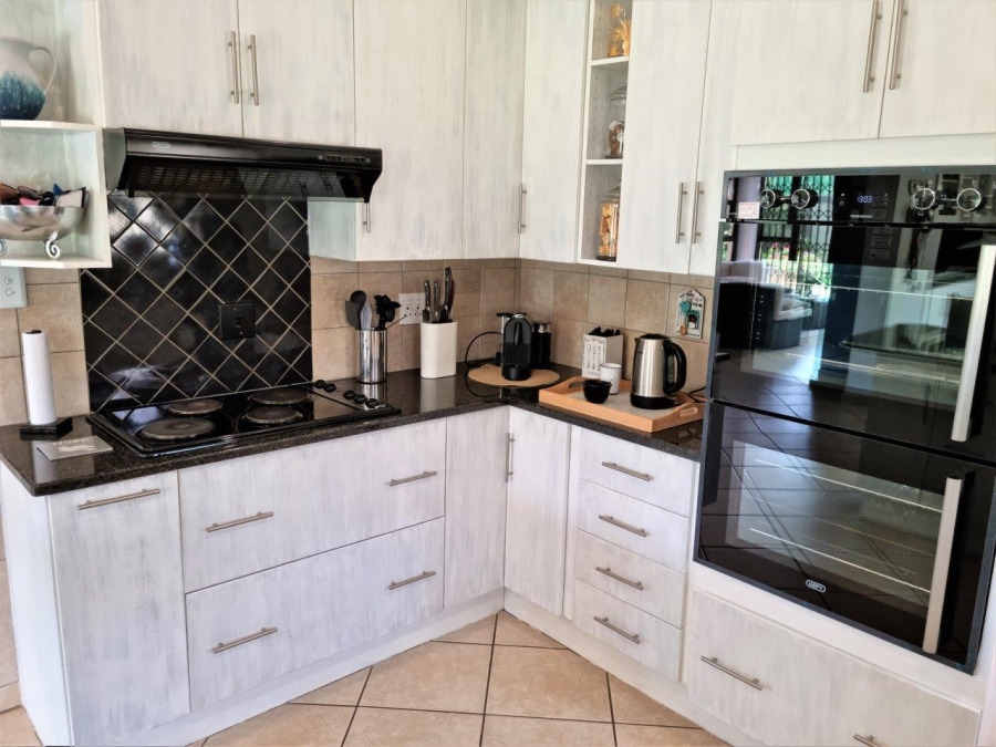5 Bedroom Property for Sale in Melodie North West
